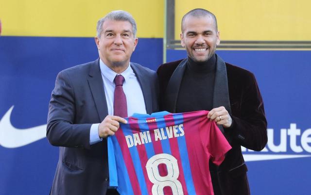 1637187606898081993.jpg 1711-danialves-laporta.jpg